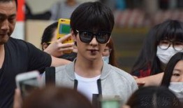 杨洋上海机场最新爆料,揭秘明星私生活瞬间